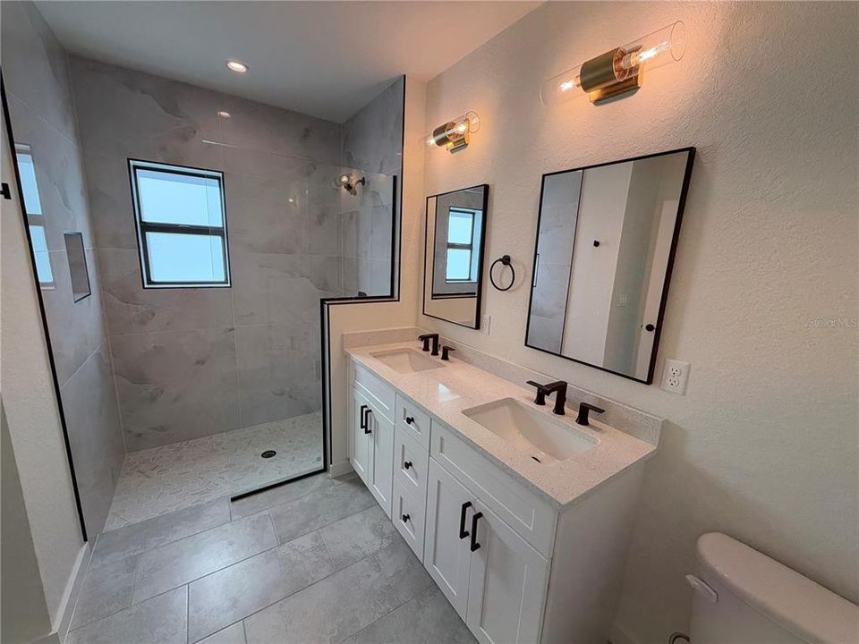 For Rent: $2,050 (3 beds, 2 baths, 1706 Square Feet)