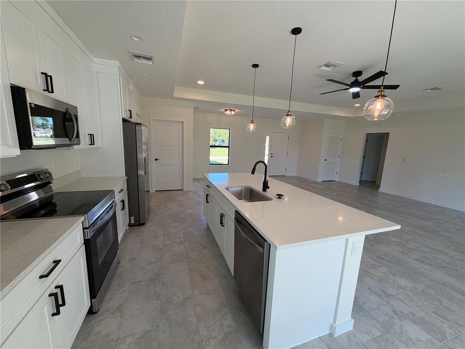 For Rent: $2,050 (3 beds, 2 baths, 1706 Square Feet)