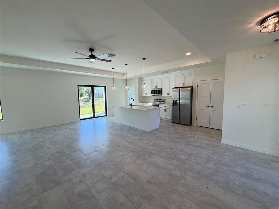 For Rent: $2,050 (3 beds, 2 baths, 1706 Square Feet)