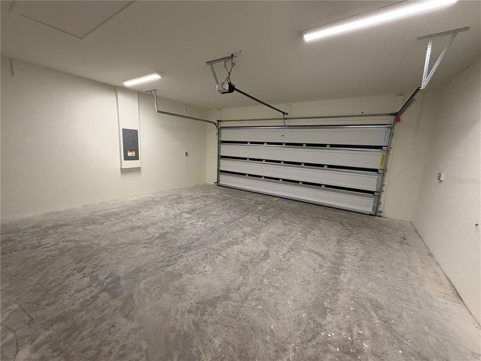 For Rent: $2,050 (3 beds, 2 baths, 1706 Square Feet)
