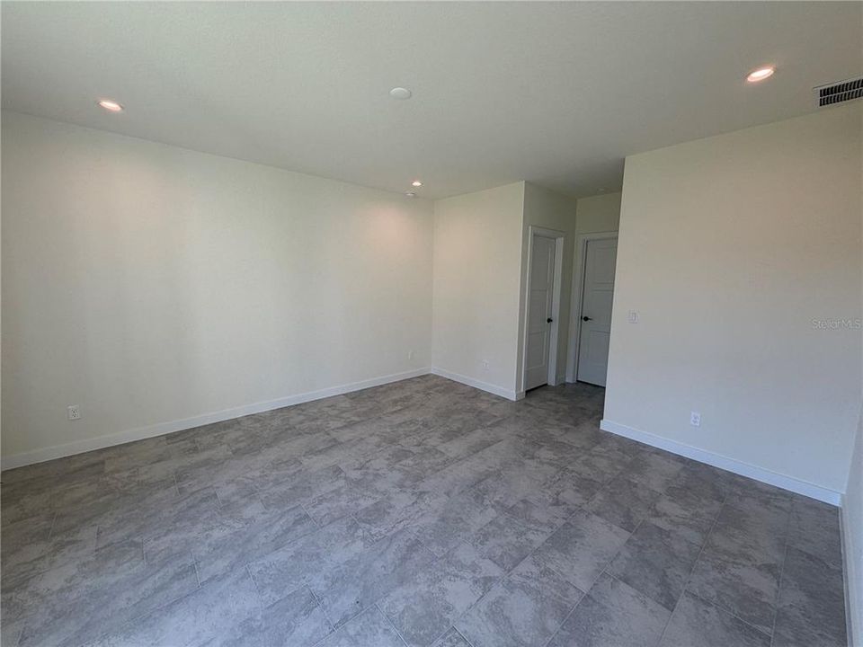 For Rent: $2,050 (3 beds, 2 baths, 1706 Square Feet)