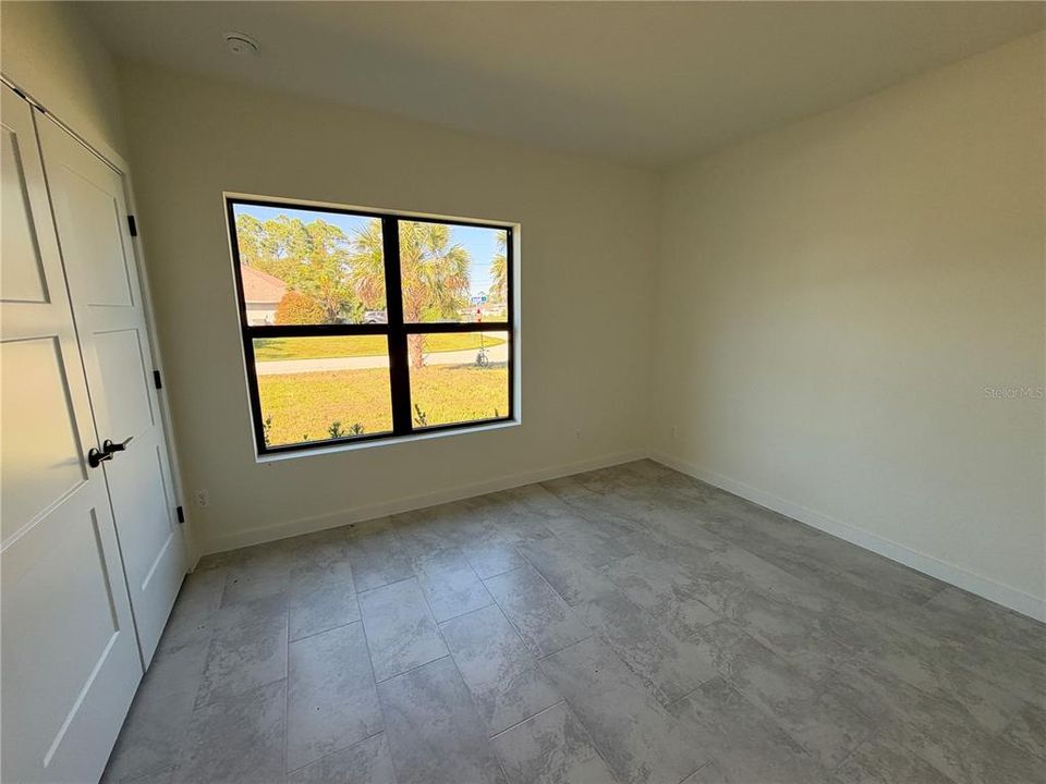 For Rent: $2,050 (3 beds, 2 baths, 1706 Square Feet)