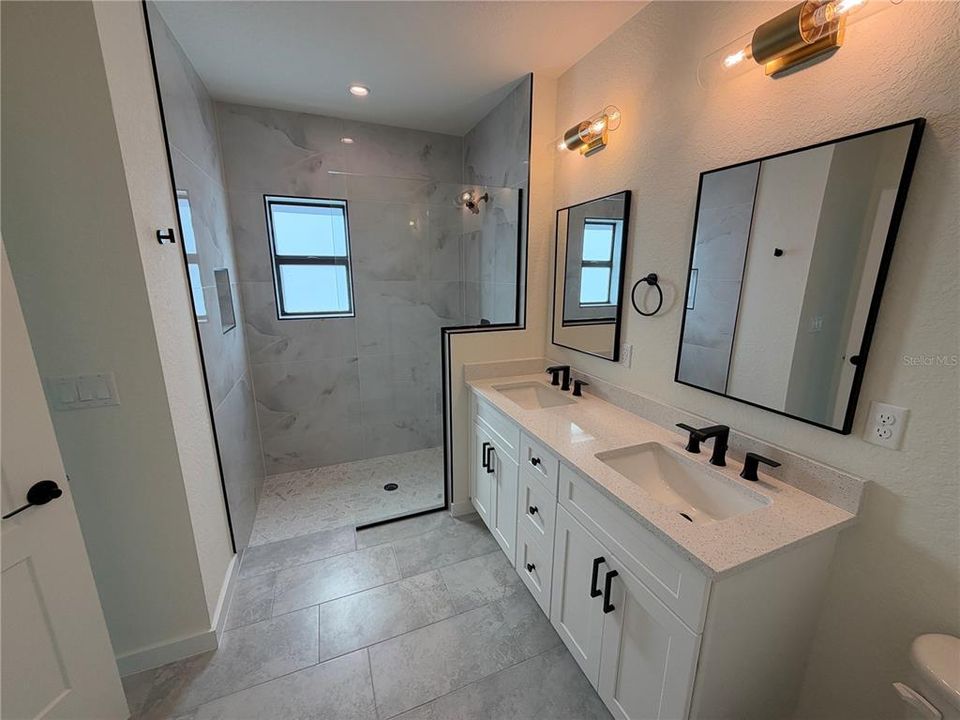 For Rent: $2,050 (3 beds, 2 baths, 1706 Square Feet)