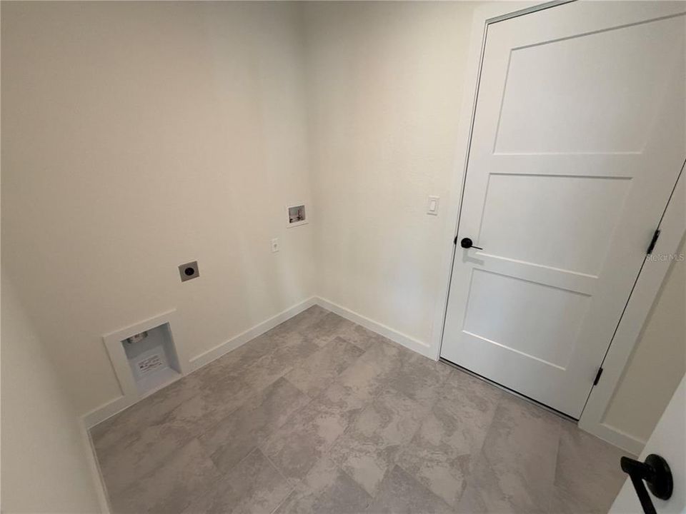 For Rent: $2,050 (3 beds, 2 baths, 1706 Square Feet)