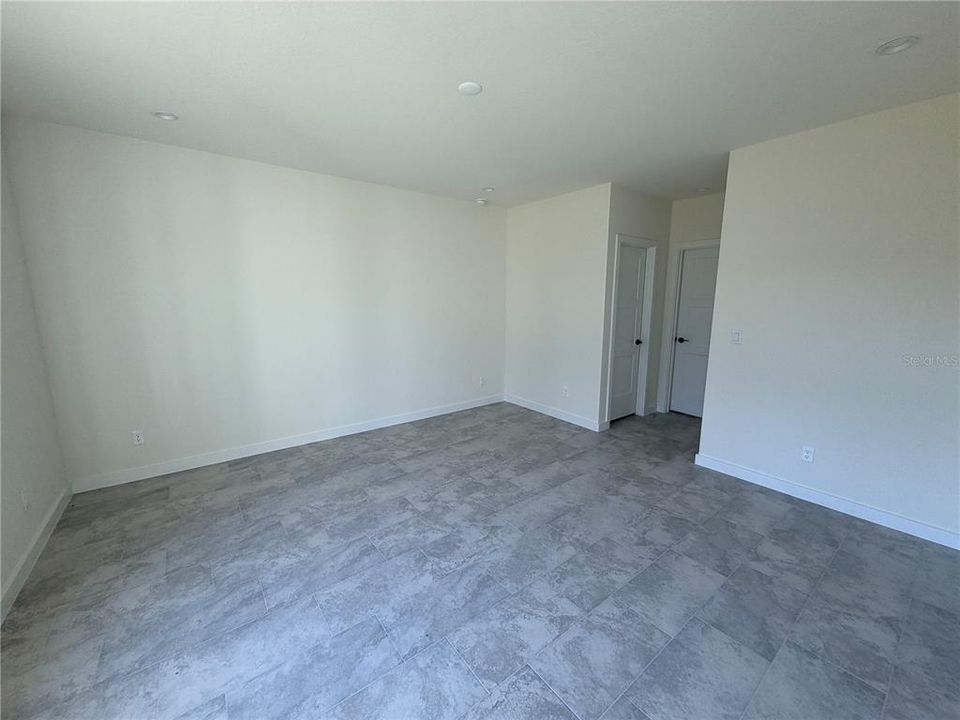 For Rent: $2,050 (3 beds, 2 baths, 1706 Square Feet)