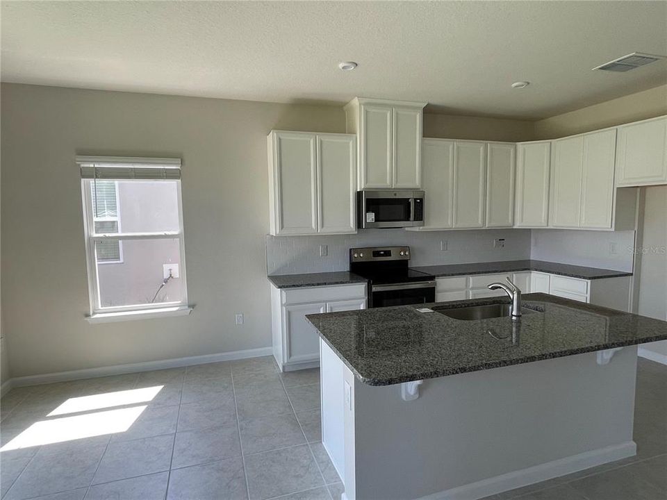 For Rent: $2,300 (3 beds, 2 baths, 1533 Square Feet)