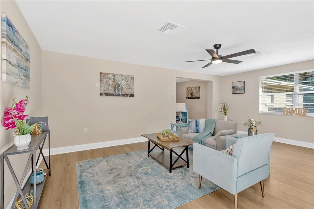 En Venta: $449,900 (4 camas, 2 baños, 1792 Pies cuadrados)