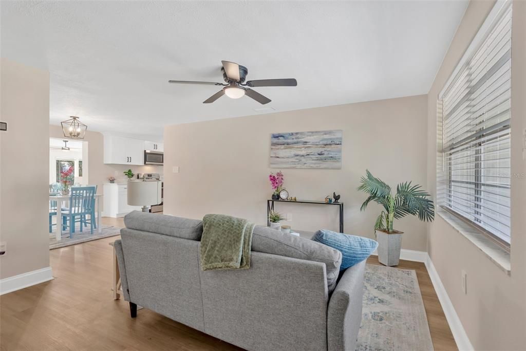 En Venta: $449,900 (4 camas, 2 baños, 1792 Pies cuadrados)