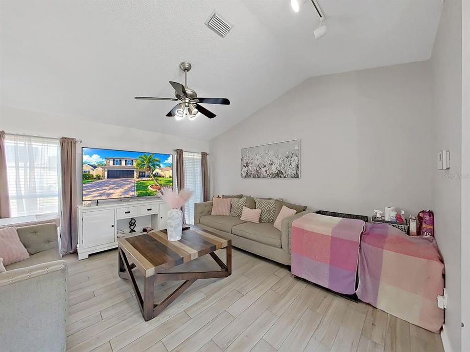 For Sale: $414,900 (3 beds, 2 baths, 1496 Square Feet)