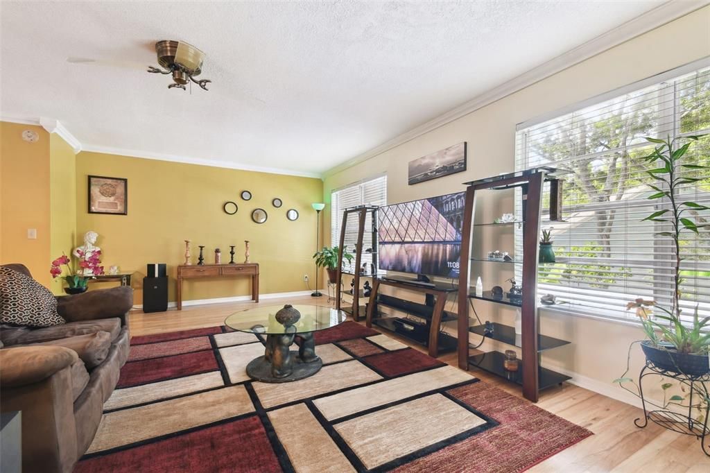 En Venta: $375,900 (2 camas, 2 baños, 1858 Pies cuadrados)