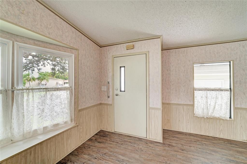 На продажу: $185,000 (2 спален, 2 ванн, 1394 Квадратных фут)