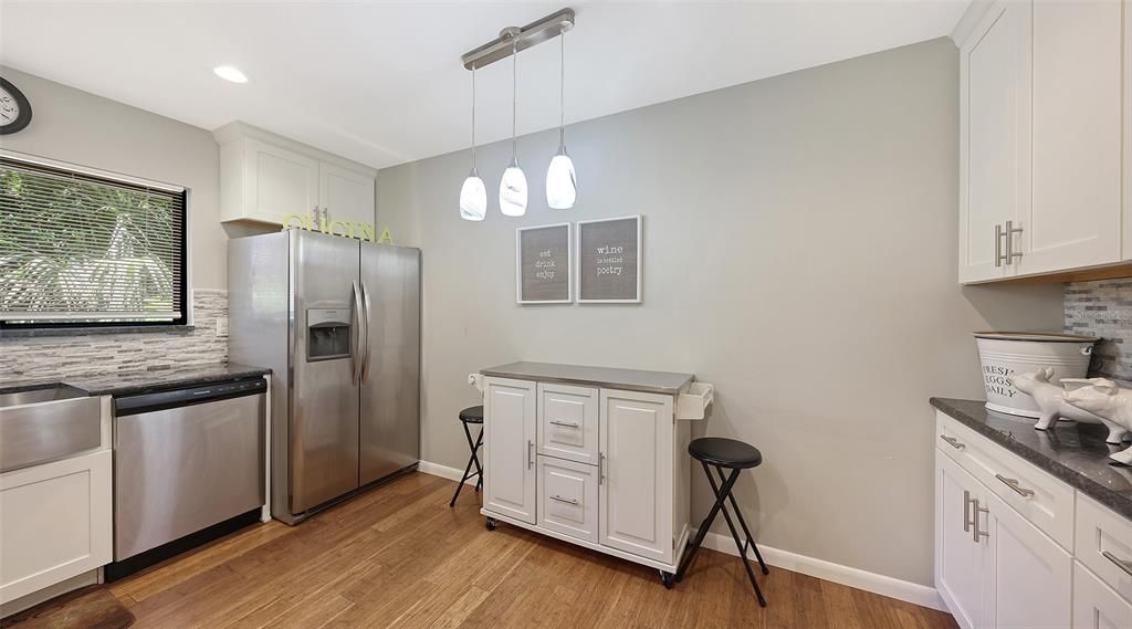 For Sale: $249,995 (2 beds, 2 baths, 1389 Square Feet)