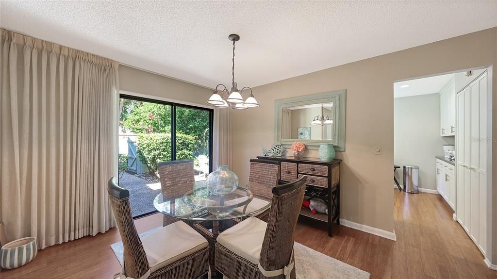 For Sale: $249,995 (2 beds, 2 baths, 1389 Square Feet)