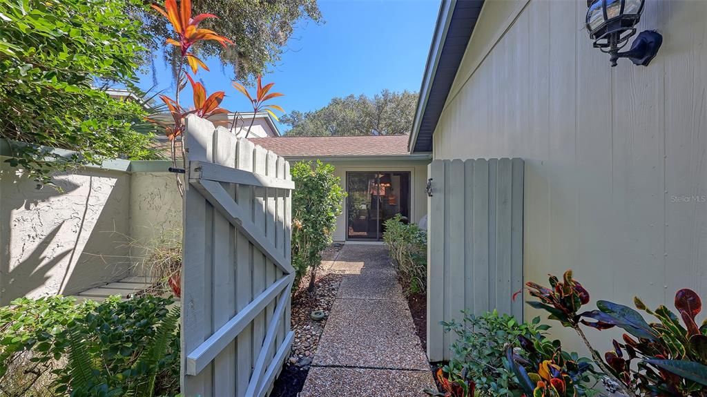 For Sale: $249,995 (2 beds, 2 baths, 1389 Square Feet)