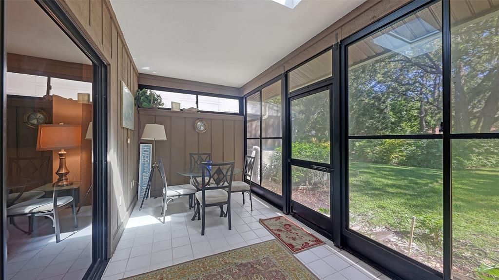 For Sale: $249,995 (2 beds, 2 baths, 1389 Square Feet)