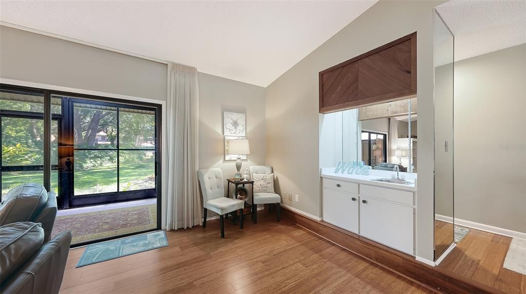 For Sale: $249,995 (2 beds, 2 baths, 1389 Square Feet)