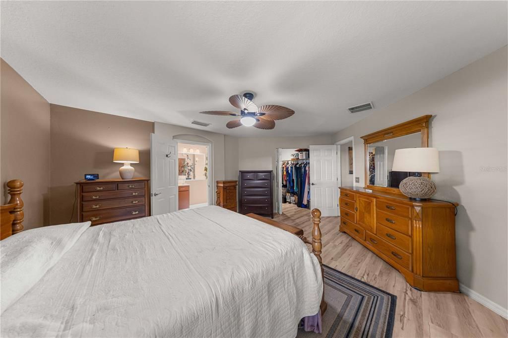 For Sale: $250,000 (3 beds, 2 baths, 2033 Square Feet)
