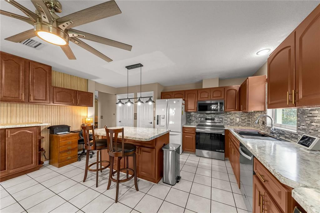 For Sale: $250,000 (3 beds, 2 baths, 2033 Square Feet)