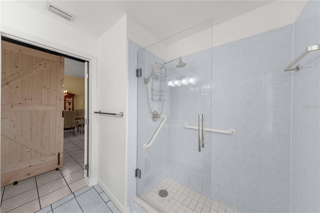 For Sale: $250,000 (3 beds, 2 baths, 2033 Square Feet)