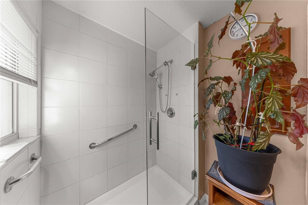 For Sale: $250,000 (3 beds, 2 baths, 2033 Square Feet)