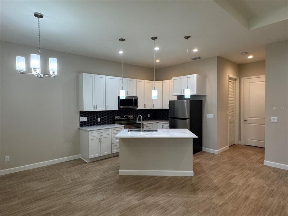 For Rent: $2,000 (3 beds, 2 baths, 1546 Square Feet)