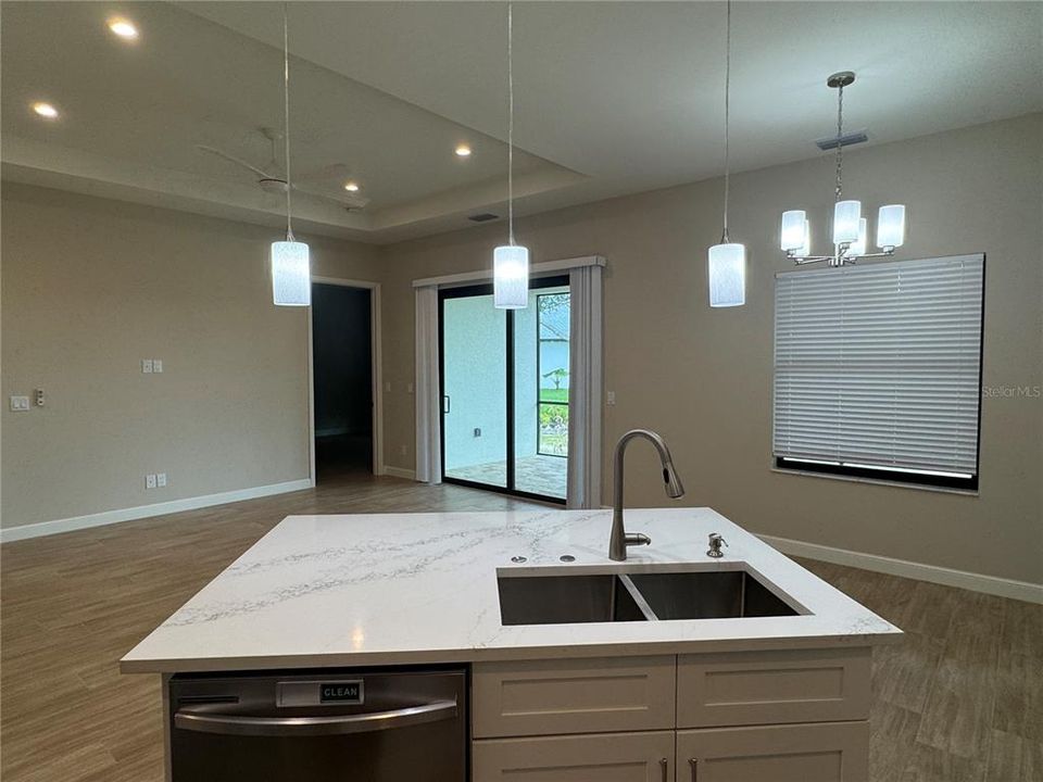 For Rent: $2,000 (3 beds, 2 baths, 1546 Square Feet)