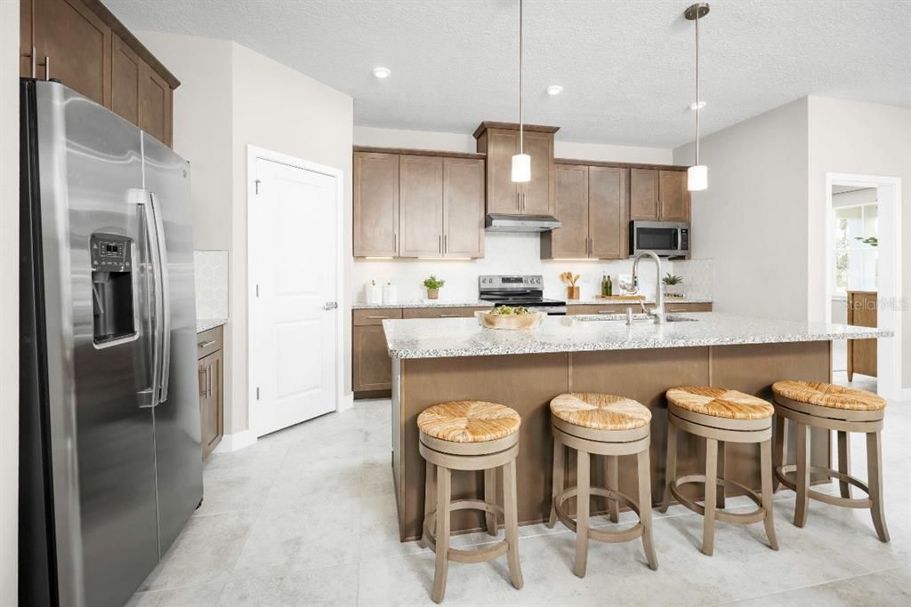 На продажу: $362,990 (4 спален, 2 ванн, 2187 Квадратных фут)