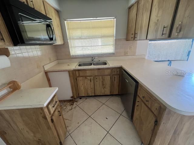 На продажу: $199,900 (3 спален, 2 ванн, 1014 Квадратных фут)