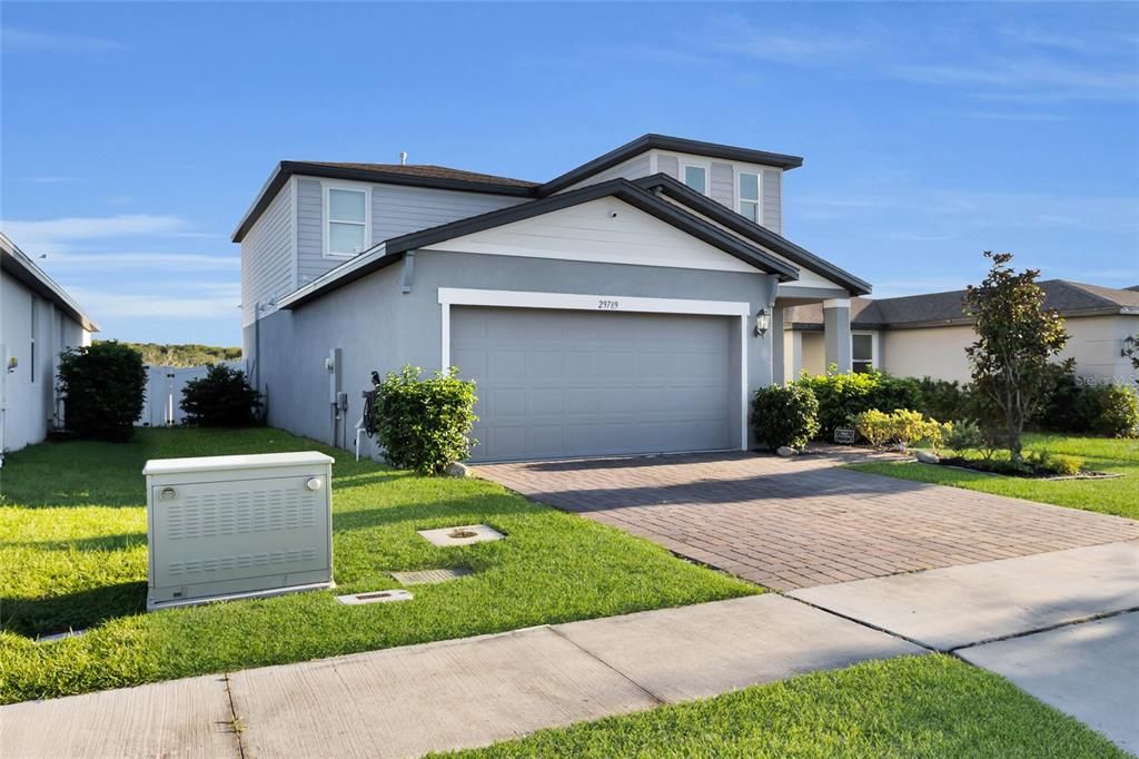 En Venta: $325,000 (4 camas, 2 baños, 2168 Pies cuadrados)