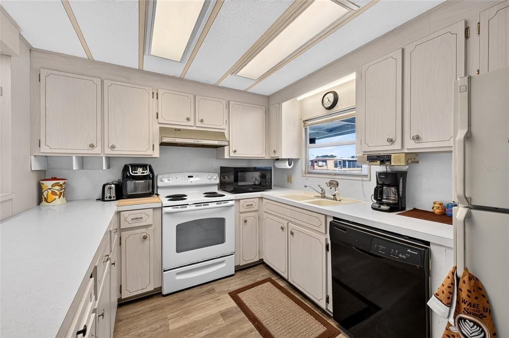 For Sale: $150,000 (3 beds, 2 baths, 1113 Square Feet)