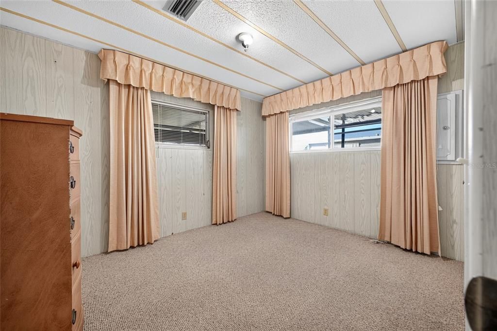 For Sale: $150,000 (3 beds, 2 baths, 1113 Square Feet)