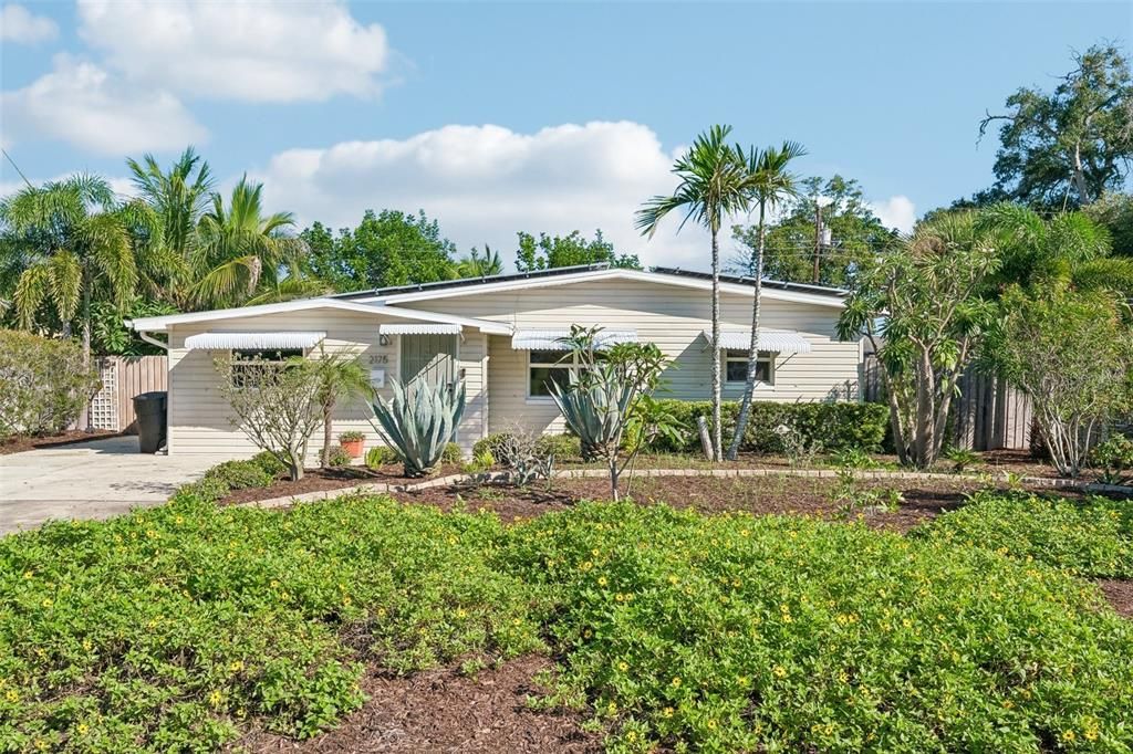 For Sale: $375,000 (2 beds, 2 baths, 1370 Square Feet)