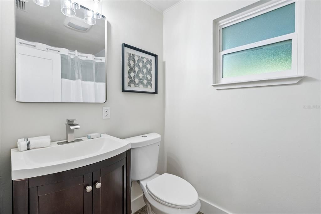 For Sale: $375,000 (2 beds, 2 baths, 1370 Square Feet)