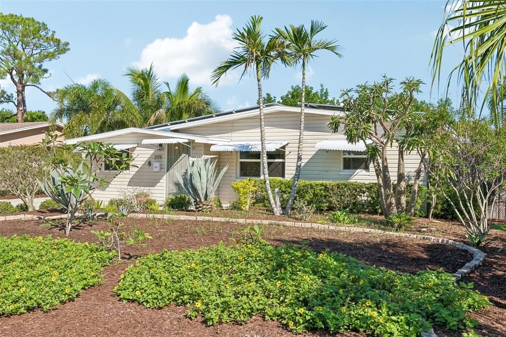 For Sale: $375,000 (2 beds, 2 baths, 1370 Square Feet)