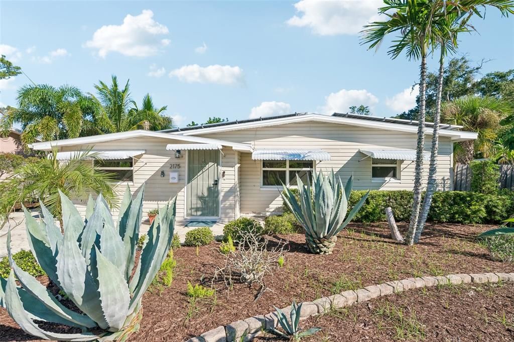 For Sale: $375,000 (2 beds, 2 baths, 1370 Square Feet)