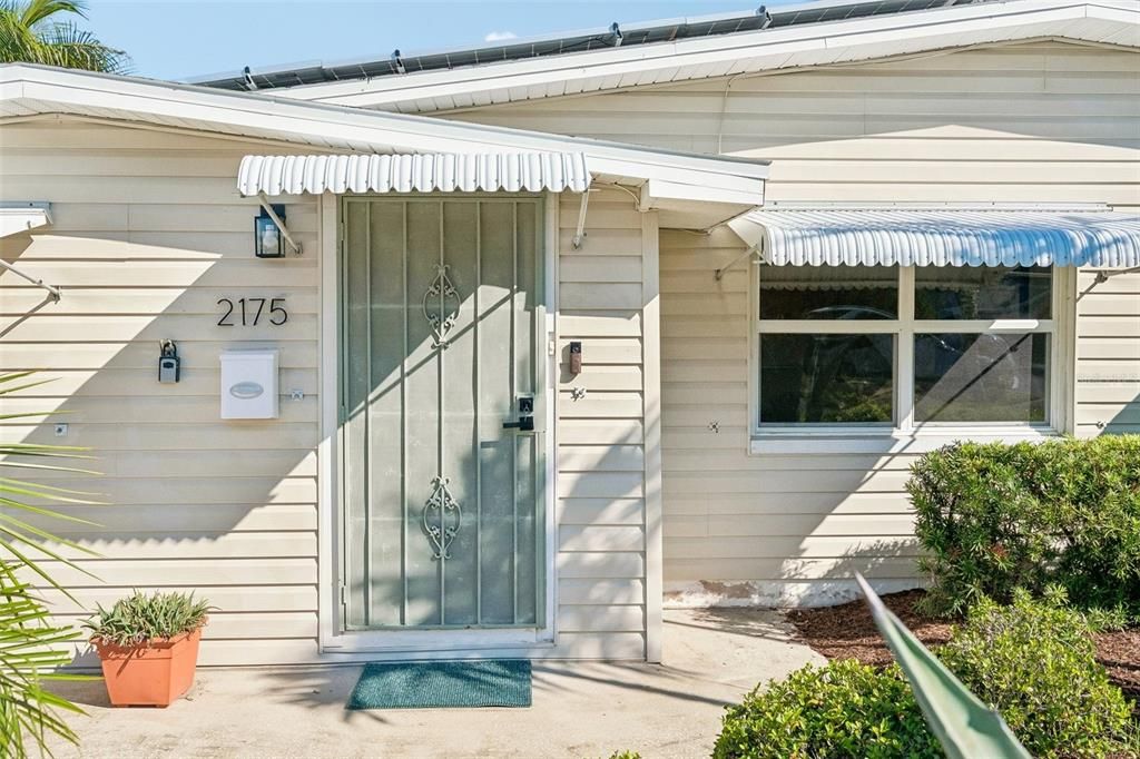 For Sale: $375,000 (2 beds, 2 baths, 1370 Square Feet)