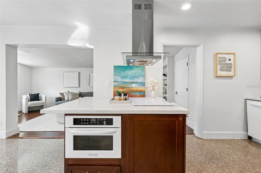 For Sale: $375,000 (2 beds, 2 baths, 1370 Square Feet)