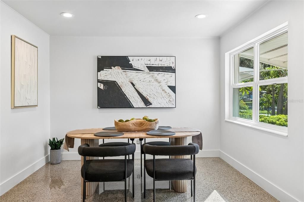 For Sale: $375,000 (2 beds, 2 baths, 1370 Square Feet)