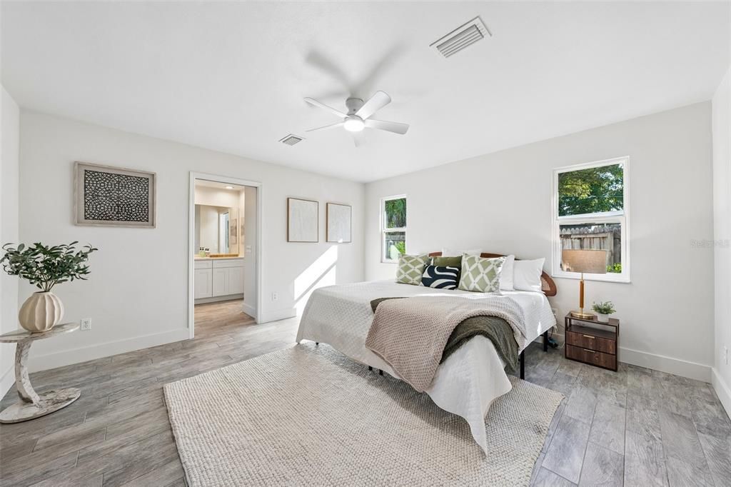 For Sale: $375,000 (2 beds, 2 baths, 1370 Square Feet)