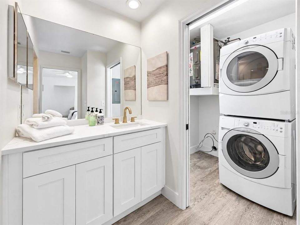 For Sale: $375,000 (2 beds, 2 baths, 1370 Square Feet)