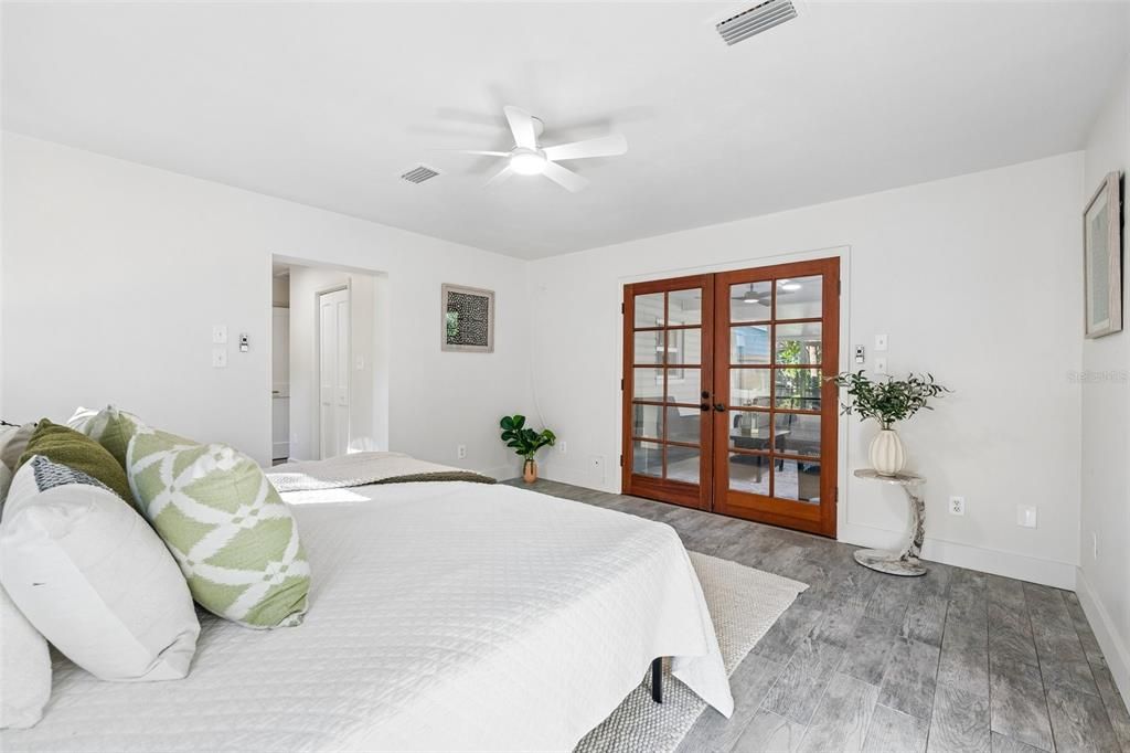 For Sale: $375,000 (2 beds, 2 baths, 1370 Square Feet)