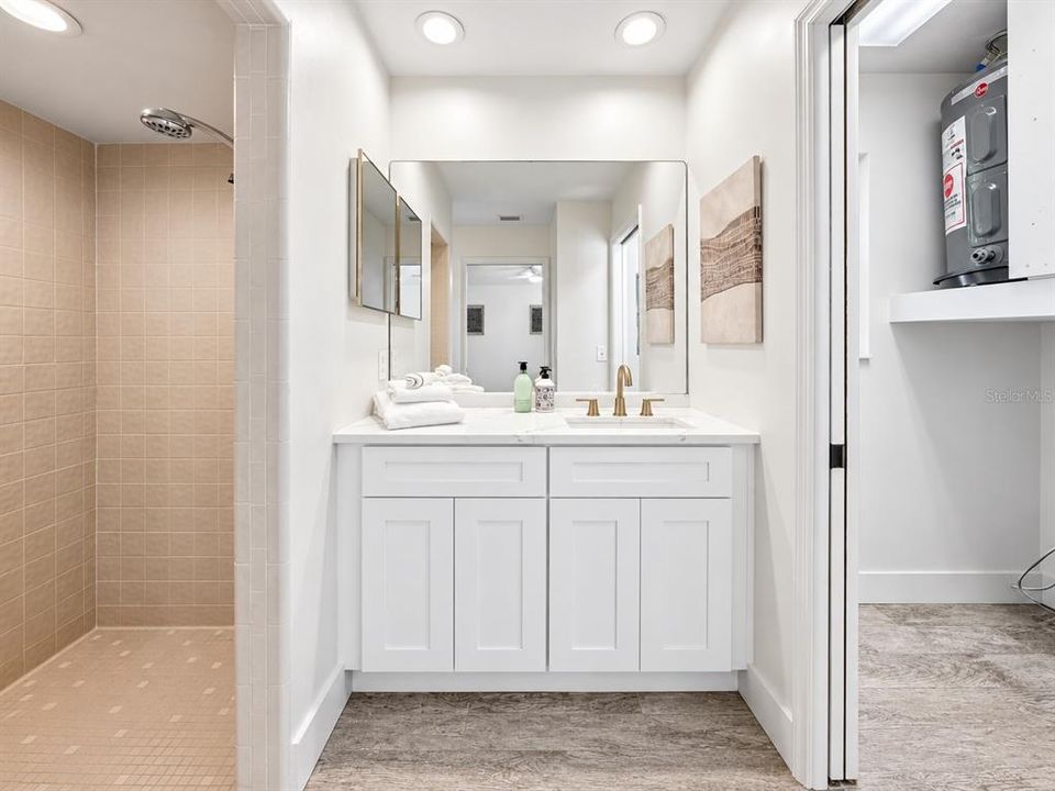 For Sale: $375,000 (2 beds, 2 baths, 1370 Square Feet)