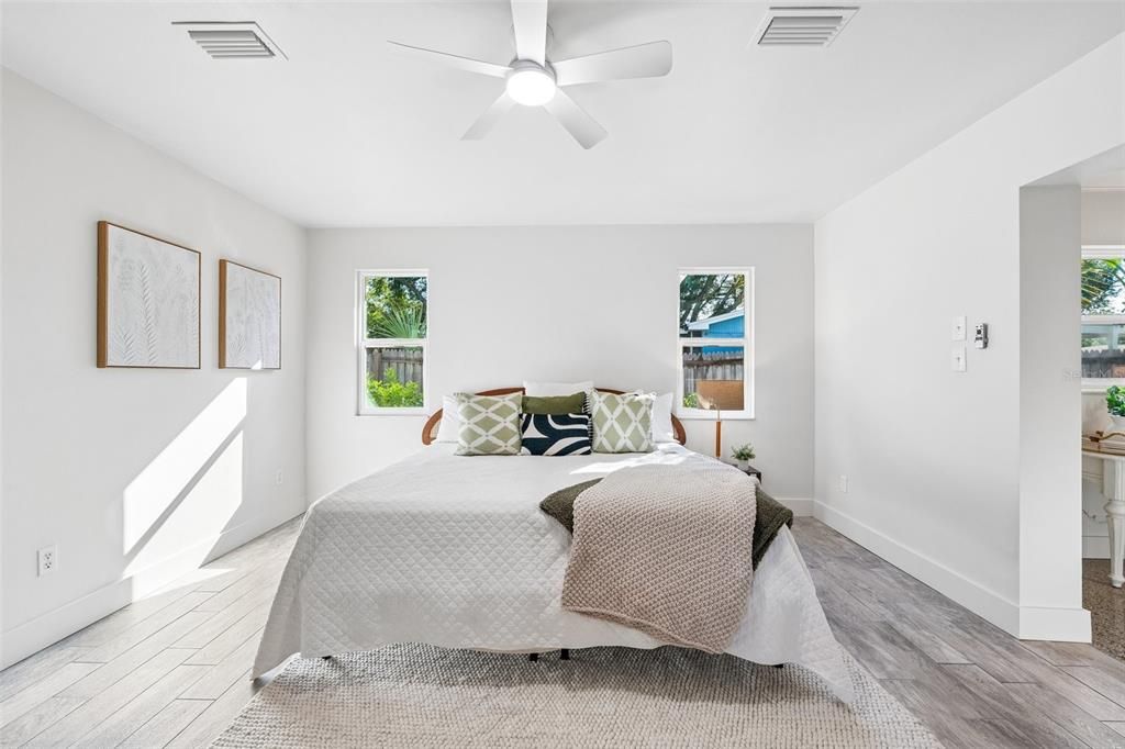 For Sale: $375,000 (2 beds, 2 baths, 1370 Square Feet)