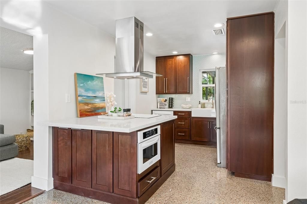 For Sale: $375,000 (2 beds, 2 baths, 1370 Square Feet)