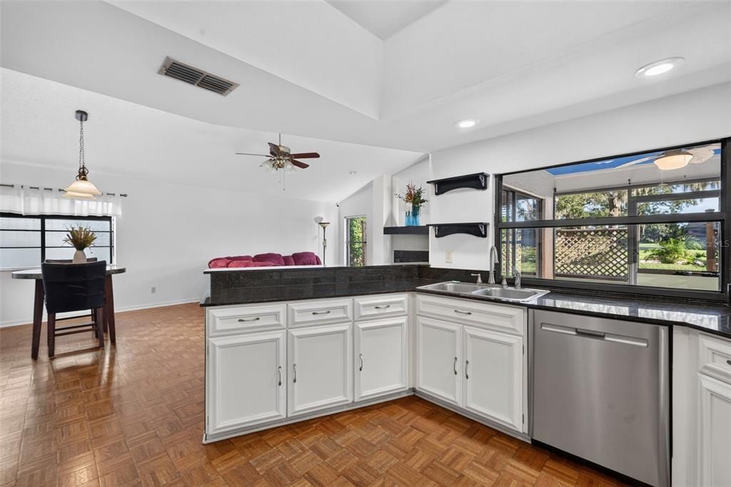 En Venta: $499,900 (4 camas, 2 baños, 2350 Pies cuadrados)