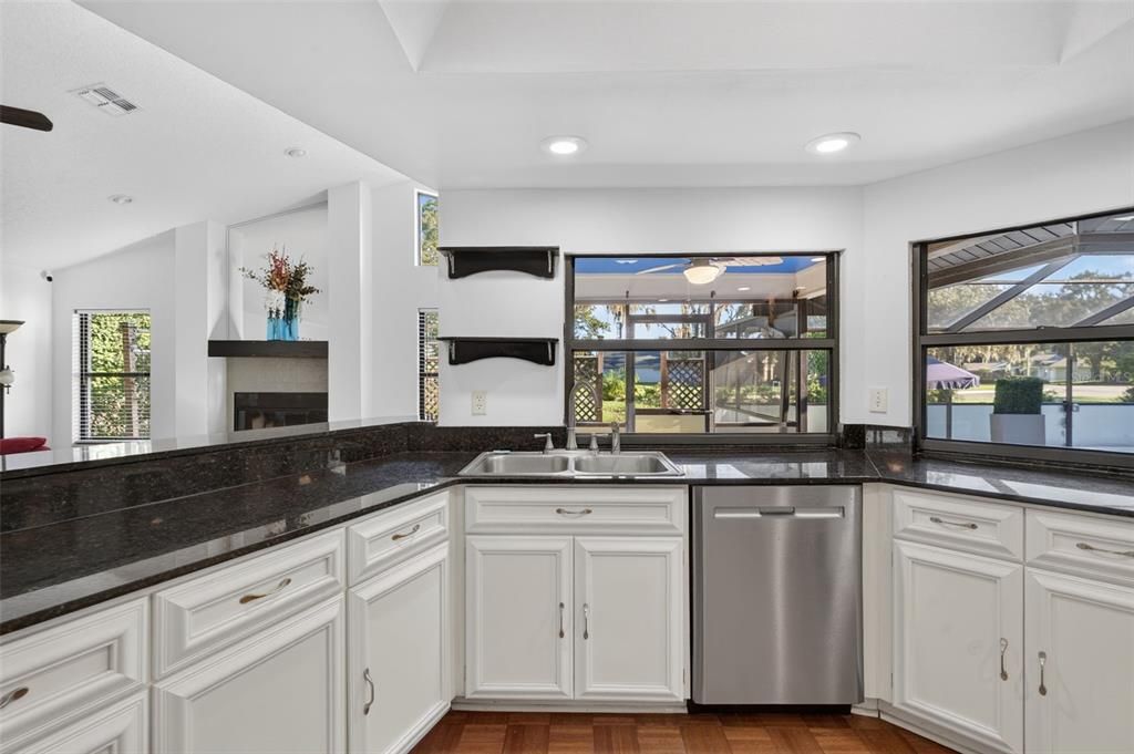 En Venta: $499,900 (4 camas, 2 baños, 2350 Pies cuadrados)