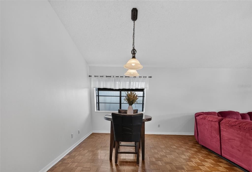 En Venta: $499,900 (4 camas, 2 baños, 2350 Pies cuadrados)