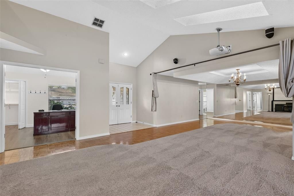 En Venta: $499,900 (4 camas, 2 baños, 2350 Pies cuadrados)