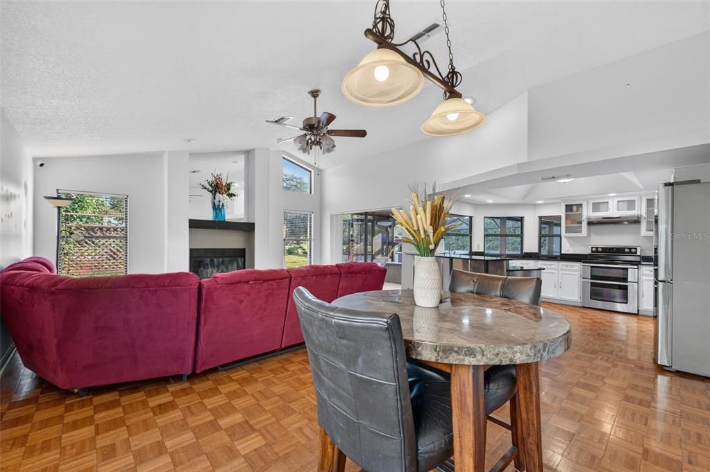 En Venta: $499,900 (4 camas, 2 baños, 2350 Pies cuadrados)