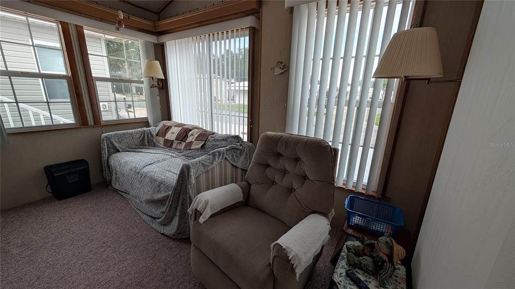 For Sale: $89,900 (1 beds, 1 baths, 792 Square Feet)